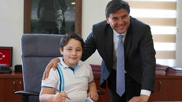 Başkan Karaca Makamını Minik Öğrenciye Devretti