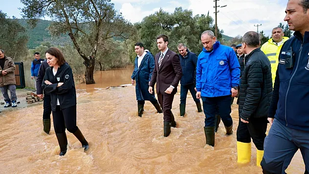 Bodrum Belediye Başkanı Mandalinci su taşkınlarının yaşandığı Kızılağaç'ta incelemelerde bulundu