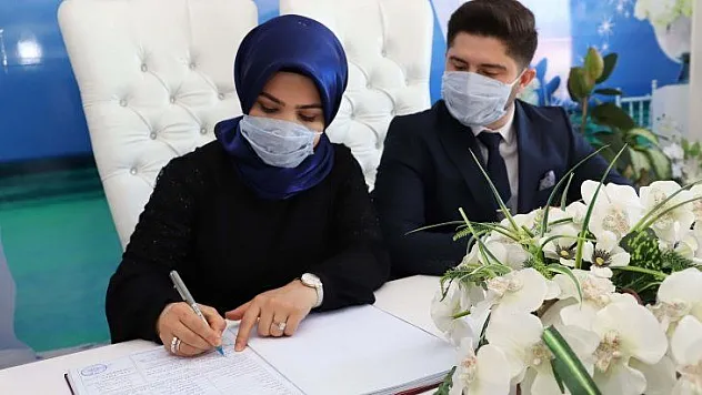 Başkan Otgöz, Sosyal Mesafeli Nikah Kıydı