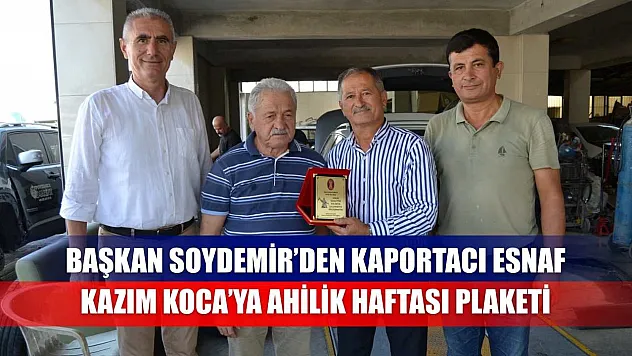 Başkan Soydemir'den Kaportacı Esnaf Kazım Koca'ya Ahilik Haftası Plaketi