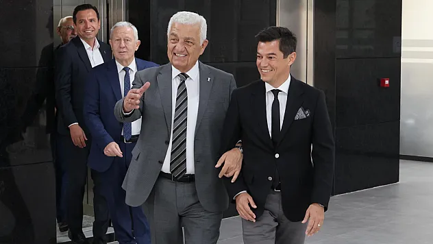 Başkan Ünlü, eski başkan Gürün'ü makamında ağırladı