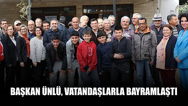 Başkan Ünlü, vatandaşlarla bayramlaştı