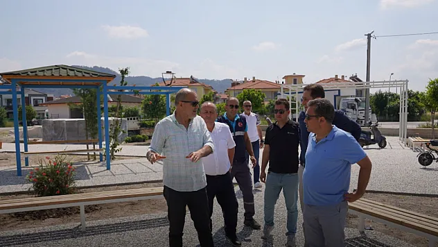 Başkan Uzundemir, Çiçek Fidanı Dikti