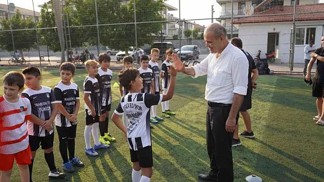 BAŞKAN UZUNDEMİR'E SPORA KATKI TEŞEKKÜRÜ