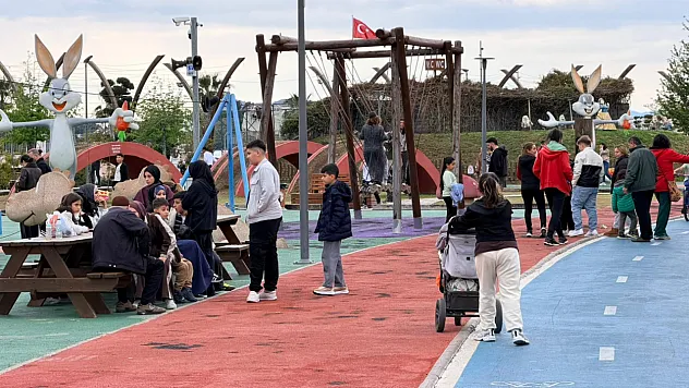 Bayram tatilinde Fethiye'de ailelerin ilk durağı parklar oldu