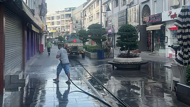 Belediye ekipleri 'Temiz Marmaris' için yoğun mesai yaptı
