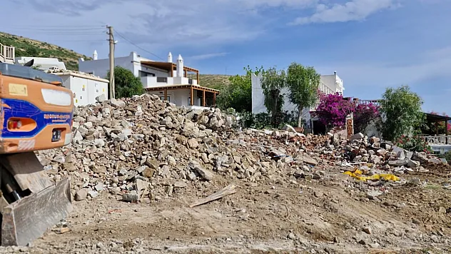 Belediye Ekiplerinden Kaçak Yapı Ve Beyaz Kum Denetimi