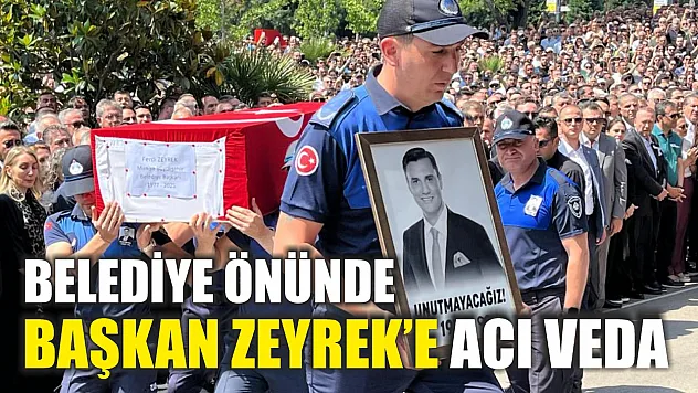 Belediye önünde Başkan Zeyrek'e acı veda