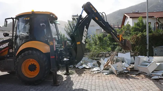 Belediye temizlik çalışmalarına devam ediyor