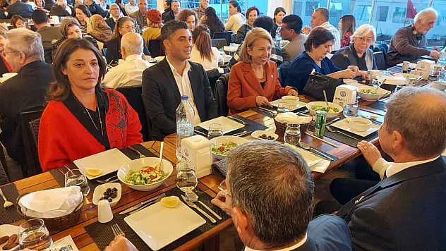 Belediyeden şehit yakınları, gaziler ve muhtarlarla iftar