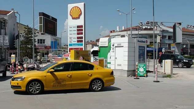 Benzin ve motorine yine zam geliyor!