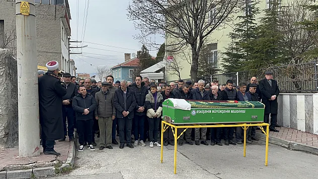 Bıçaklanarak hayatını kaybeden 17 yaşındaki genç toprağa verildi