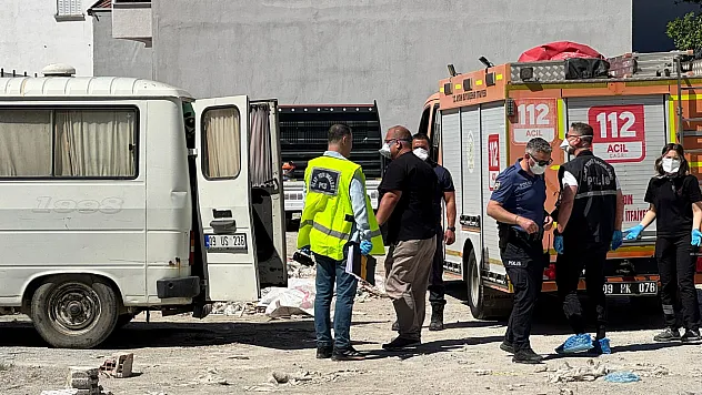 Bir kişi minibüs içerisinde ölü bulundu