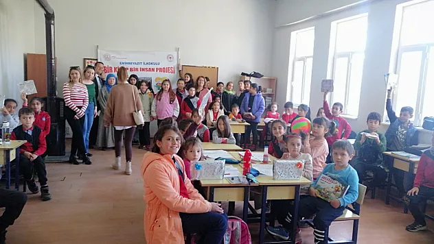 'Bir Kitap Bir İnsan Projesi' devam ediyor