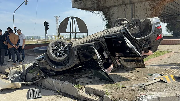 Bir saat önce 2,6 milyon liraya aldığı otomobile başka araç çarptı: 1 yaralı