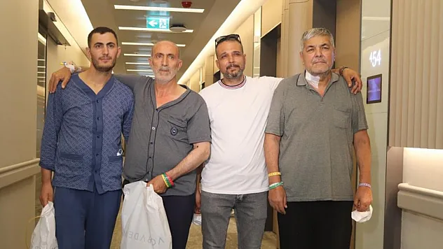 Biri damadının, diğeri oğlunun bağışıyla hayata tutundu