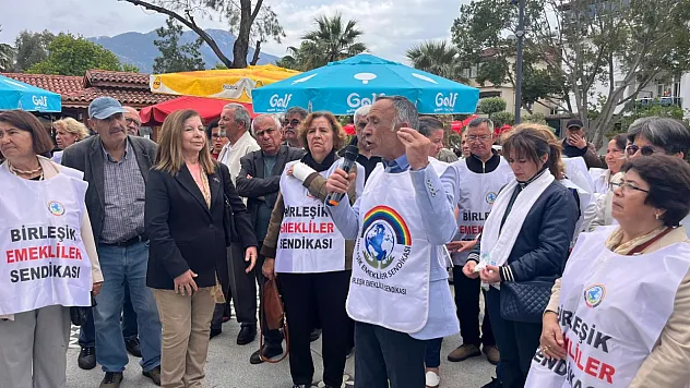 Birleşik Emekliler Sendikası'ndan Fethiye'de geçmişten bugüne sosyal güvenlik eleştirisi
