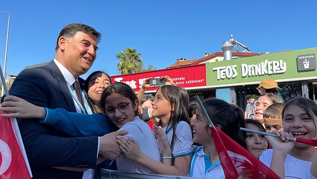 Bisiklet Turu Fethiye Etabında Çocuklardan Başkan Karaca'ya Yoğun İlgi