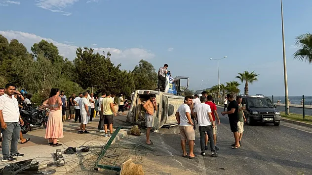 Bisiklete çarpmamak için manevra yapan araç yan yattı: 2 yaralı