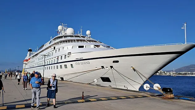 Bodrum'a 300 yolcusuyla geldi