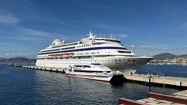 Bodrum'a 'Astoria Grande' kruvaziyeriyle 447 turist geldi