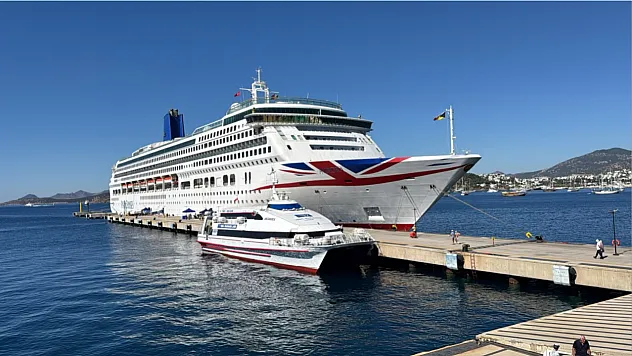 Bodrum'a 'Aurora' kruvaziyeriyle 1814 turist geldi