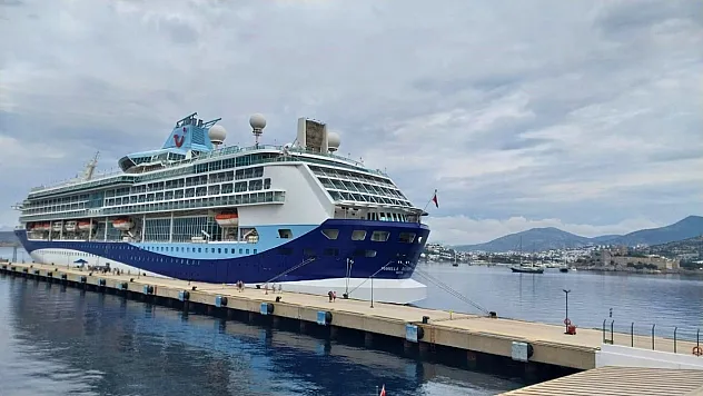 Bodrum'a bin 812 yolcusuyla geldi
