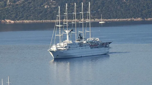 Bodrum'a iki kruvaziyerle 2 bin 988 turist geldi