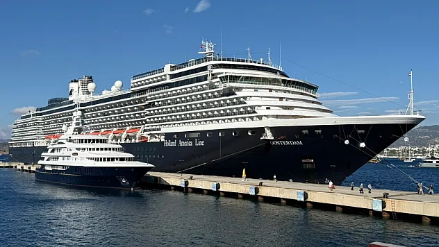Bodrum'a 'Oosterdam' kruvaziyeriyle 1952 turist geldi