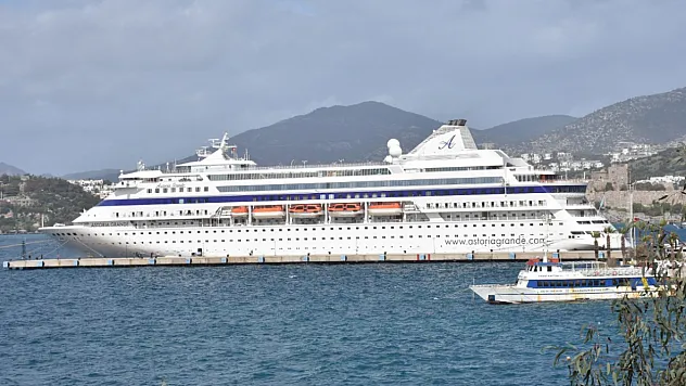 Bodrum'a sezonun ilk kruvaziyeri geldi