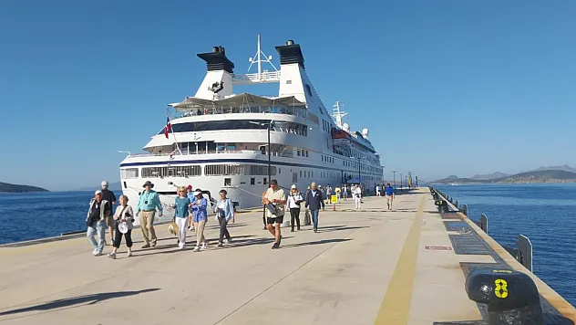 Bodrum'a 'Star Legend' kruvaziyeriyle 274 turist geldi