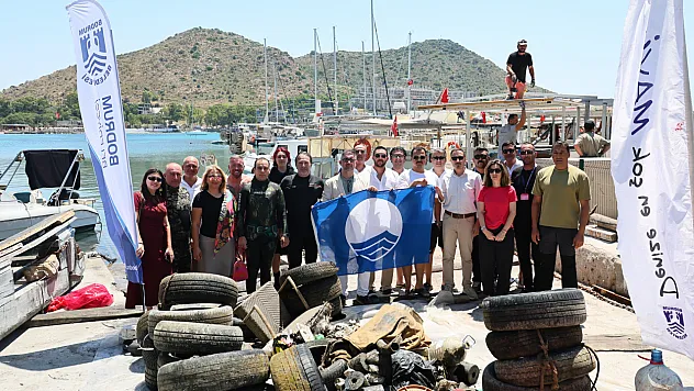 Bodrum Akyarlar'da deniz dibinden 1 ton çöp çıktı