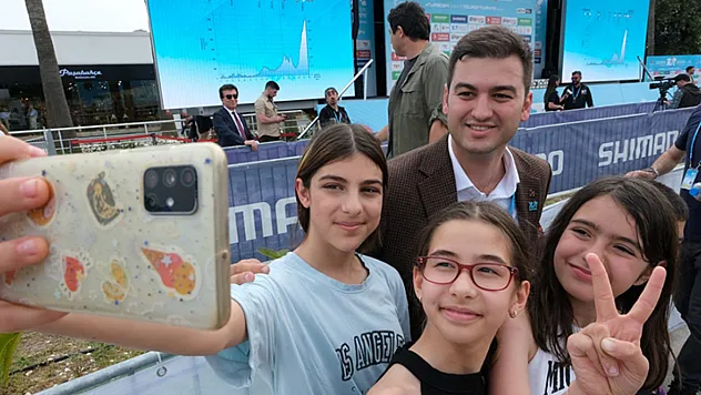 Bodrum Belediye Başkanı  Mandalinci, Parkta Çocuklarla Buluştu