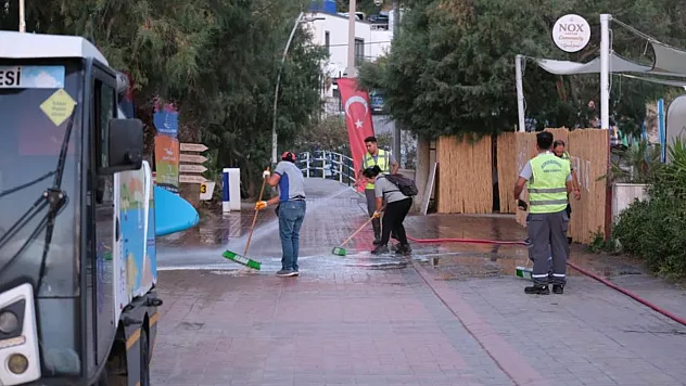 Bodrum Belediyesi Bitez Yalısı'nda Kapsamlı Temizlik Çalışması Gerçekleştirdi