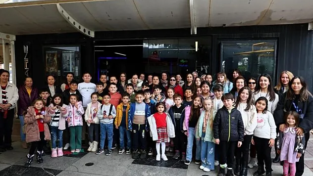 Bodrum Belediyesi'nden çocuklara sürpriz sinema gösterimi