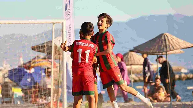 Bodrum'da 1. Günbatımı Çocuk Plaj Futbol Şenliği başladı