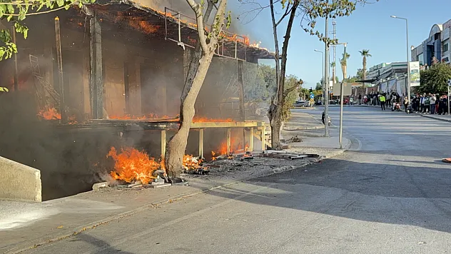 Bodrum'da alev topuna dönen depo 15 dakikada kül oldu