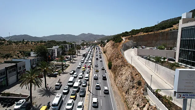 Bodrum'da Bayram Tatili Başlamadan Trafik Başladı