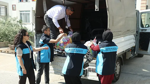 Bodrum'da çocuklara bayram öncesi oyuncak dağıtıldı