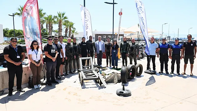 Bodrum'da dalgıçlar denizden 250 kilogram atık çıkardı