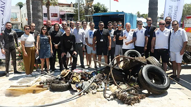 Bodrum'da deniz dibi temizliğinde 260 kilogram atık çıkarıldı