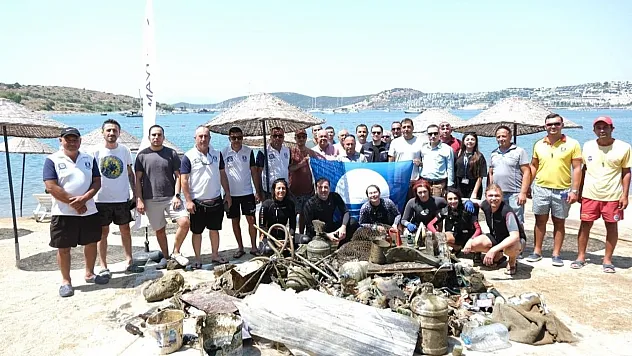 Bodrum'da deniz dibinden 370 kilogram atık çıkarıldı