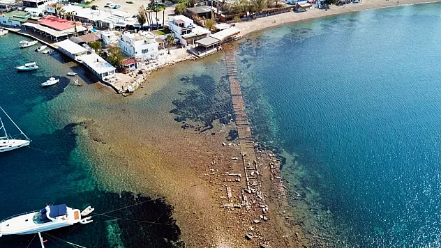 Bodrum'da denizin çekilmesiyle Tavşan Adası'ndaki tarihi surlar ortaya çıktı