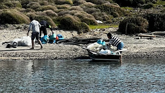 Bodrum'da Duyarlı Vatandaşlardan Haremten Koyu'nda Atık Temizliği