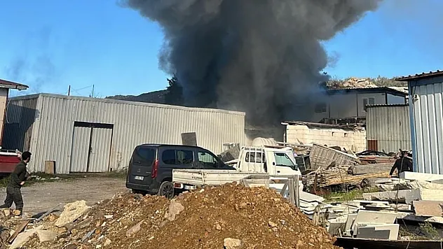 Bodrum'da işçilerin kaldığı konteyner alevlere teslim oldu