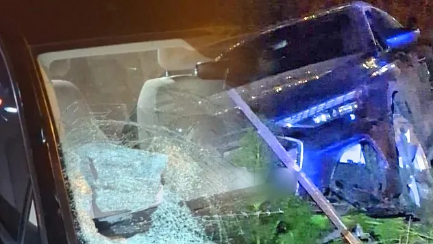 Bodrum'da karıştığı kazadan yara almadan kurtulan sürücü otomobilin çarpması sonucu ağır yaralandı