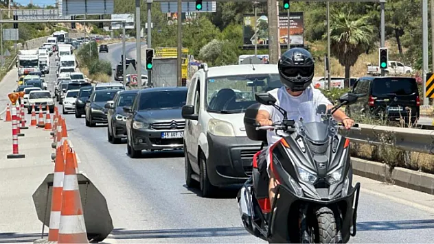 Bodrum'da kırmızı alarm, güvenlik seviyesi en üst düzeye çıkarıldı, kilometrelerce araç kuyrukları oluştu