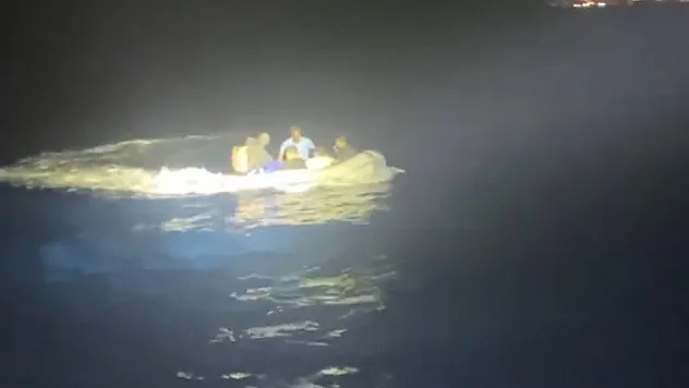 Bodrum'da lastik botta 6 düzensiz göçmen yakalandı