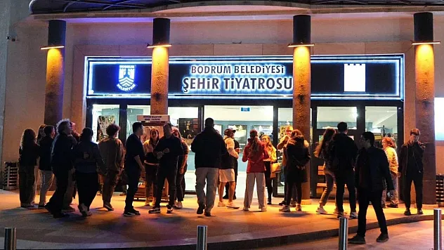 Bodrum'da perde 'Cambazın cenazesi' ile kapanıyor