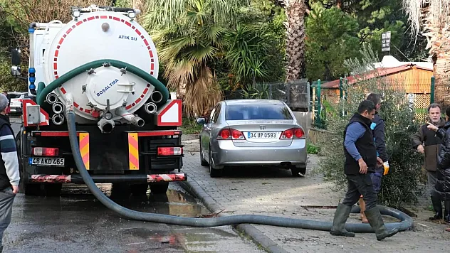 Bodrum'da sağanak yağışın bilançosu: '101 ev, 8 iş yerinde su baskını yaşandı'